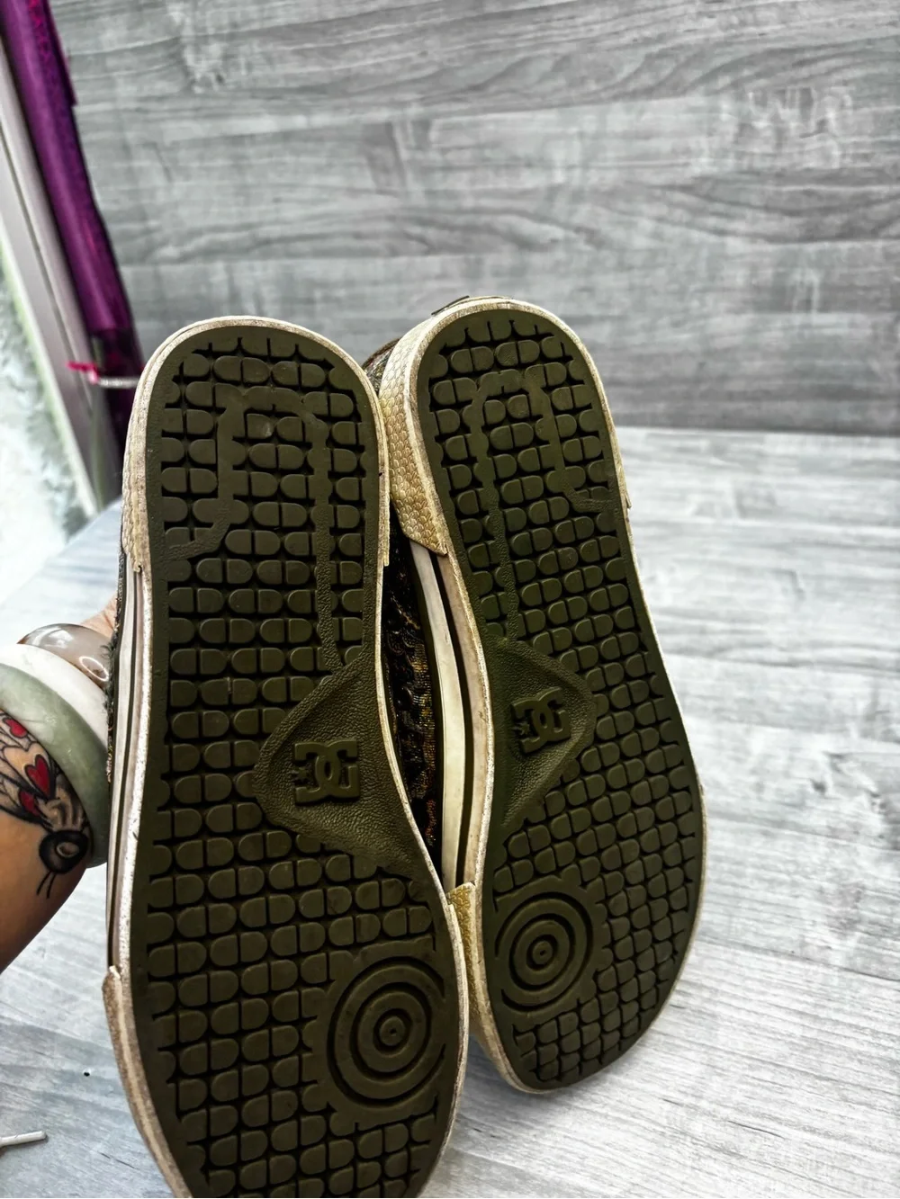 DC Women's Olive Paisley Canvas Embroidered Y2K Sneakers size 7.5